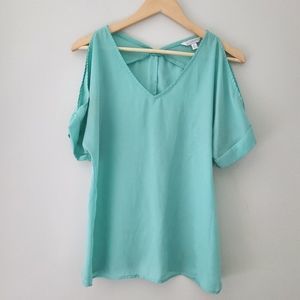 🌹2/$15 Charming Charlie Teal Cold Shoulder Rolled